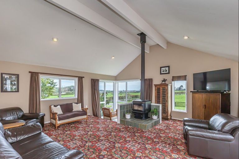 Photo of property in 233 North Manakau Road, Manakau, Levin, 5573