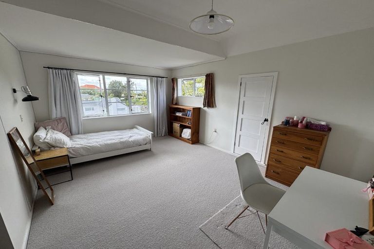 Photo of property in 2 Homewood Crescent, Karori, Wellington, 6012