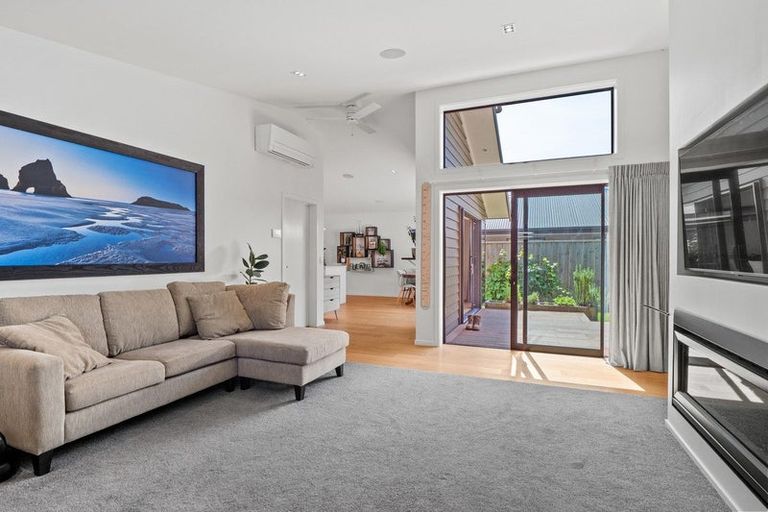 Photo of property in 17 Howden Drive, Jacks Point, 9371