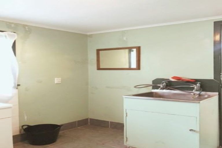 Photo of property in 16 Rimu Street, New Lynn, Auckland, 0600