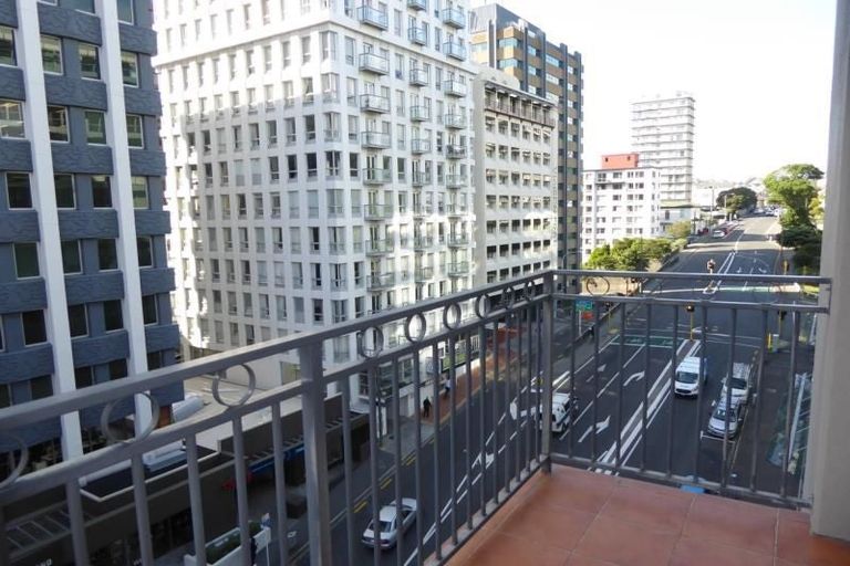 Photo of property in Atrium Towers, 6e/154 The Terrace, Wellington Central, Wellington, 6011