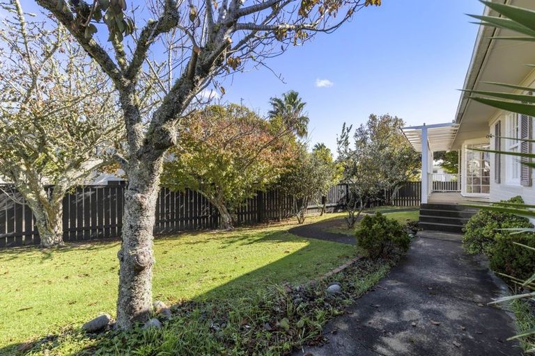 Photo of property in 11 Fielding Crescent, Farm Cove, Auckland, 2012