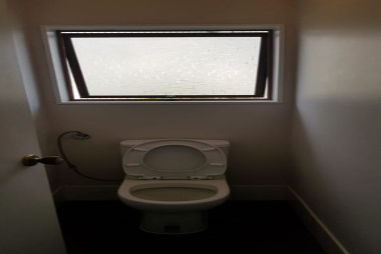 Photo of property in 71 Prince Regent Drive, Half Moon Bay, Auckland, 2012