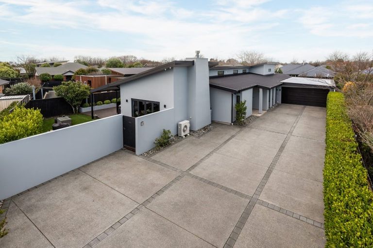 Photo of property in 14 Willowview Drive, Redwood, Christchurch, 8051