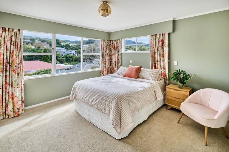 Photo of property in 11 Mckeefry Grove, Tawa, Wellington, 5028