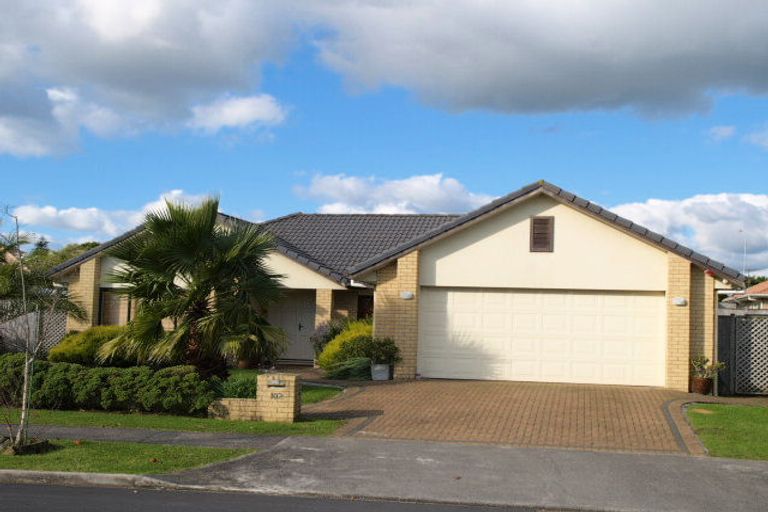 Photo of property in 102 Bob Charles Drive, Golflands, Auckland, 2013