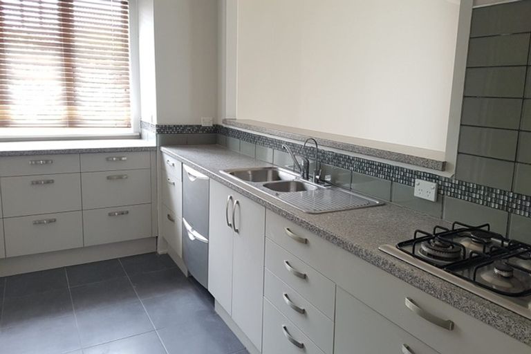 Photo of property in 29 Lincoln Road, Henderson, Auckland, 0610