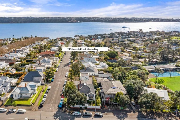 Photo of property in 215 Jervois Road, Herne Bay, Auckland, 1011