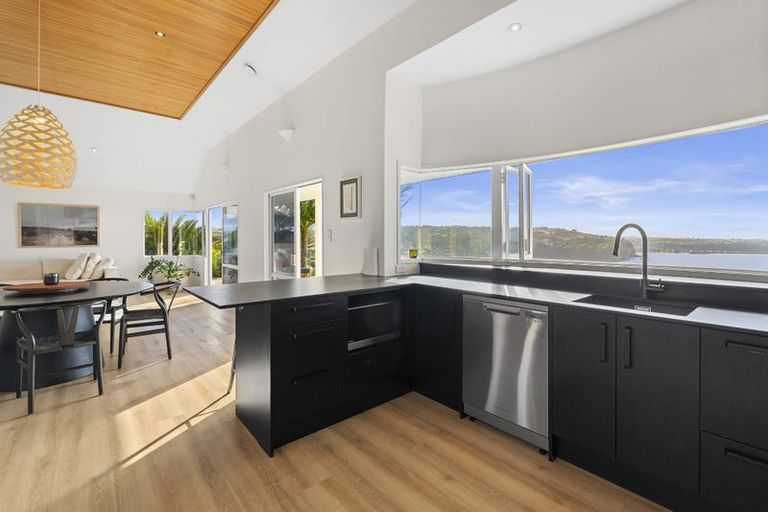 Photo of property in 95 Tiri Road, Tindalls Beach, Whangaparaoa, 0930