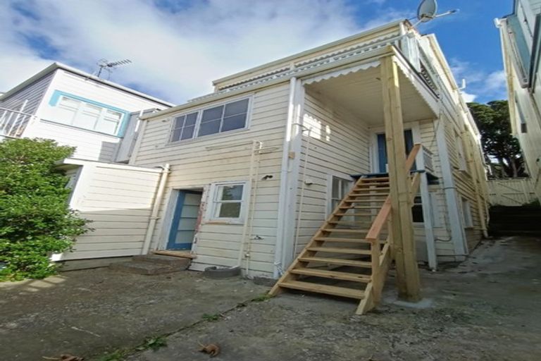 Photo of property in 143 Tasman Street, Mount Cook, Wellington, 6021