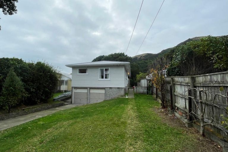 Photo of property in 13 Toenga Road, Pukerua Bay, 5026