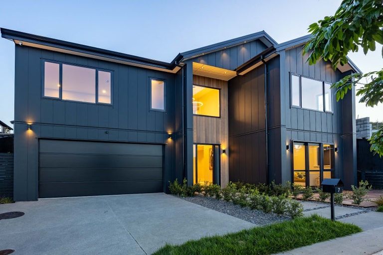 Photo of property in 7 Halcyon Bay Lane, Wainui, 0992