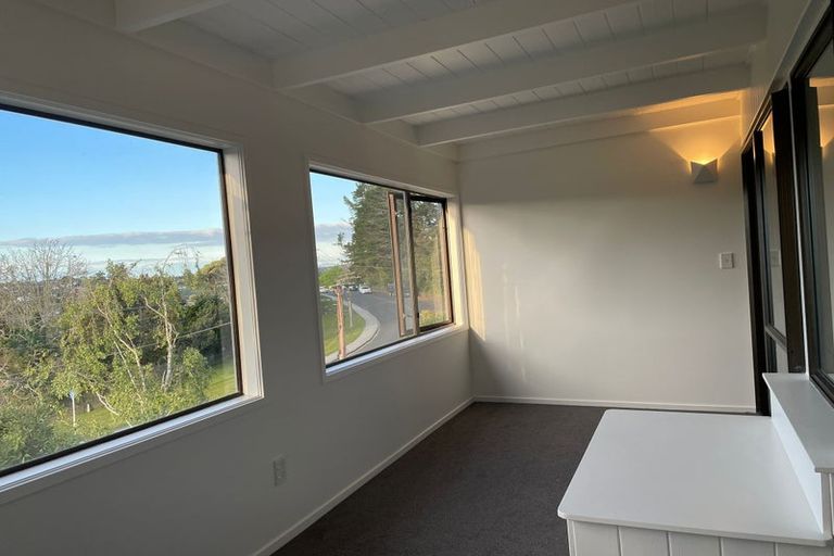 Photo of property in 2/84a Avonleigh Road, Green Bay, Auckland, 0604