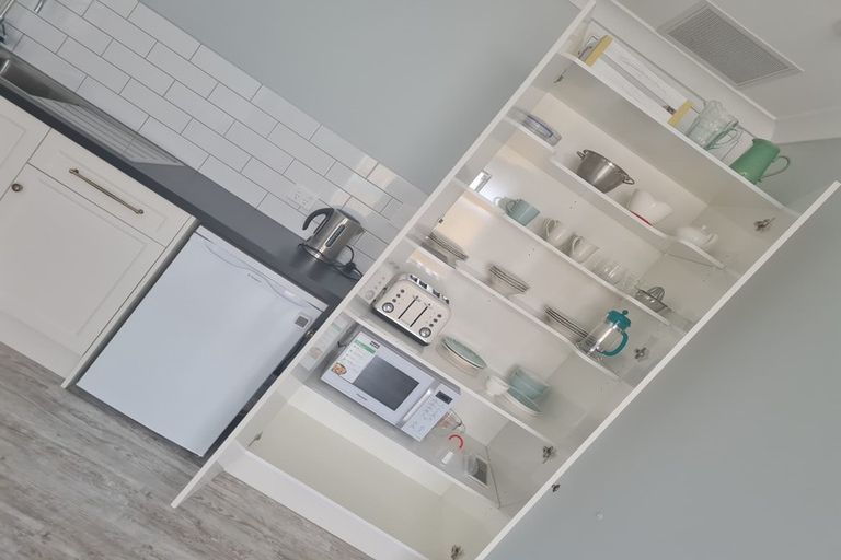 Photo of property in 11 Vogwill Road, Kumeu, 0810