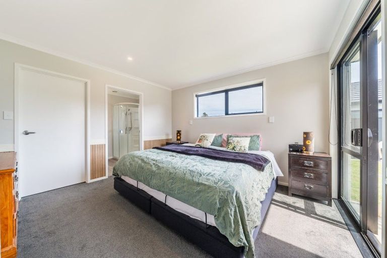 Photo of property in 3 Te Kaeaea Crescent, Wallaceville, Upper Hutt, 5018
