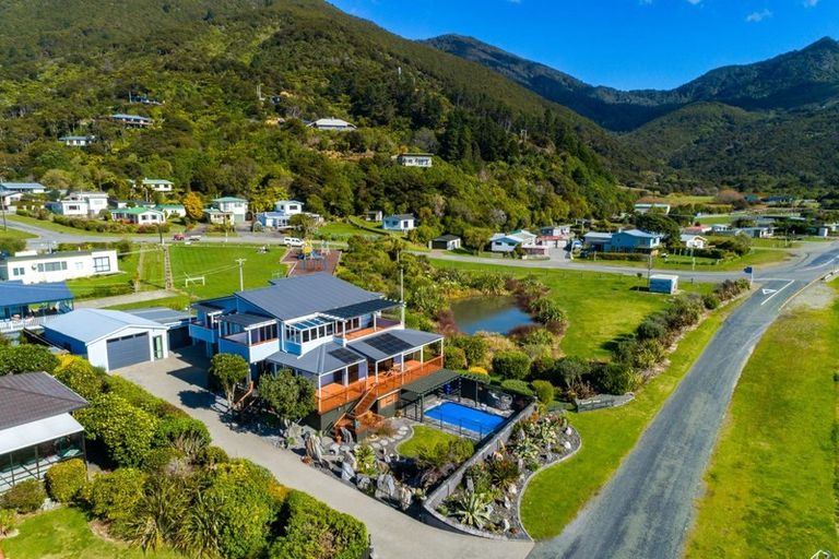 Photo of property in 27 The Parade, Okiwi Bay, French Pass, 7193
