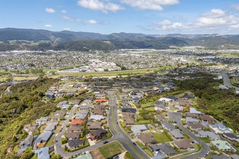 Photo of property in 6 Mcewen Crescent, Riverstone Terraces, Upper Hutt, 5018