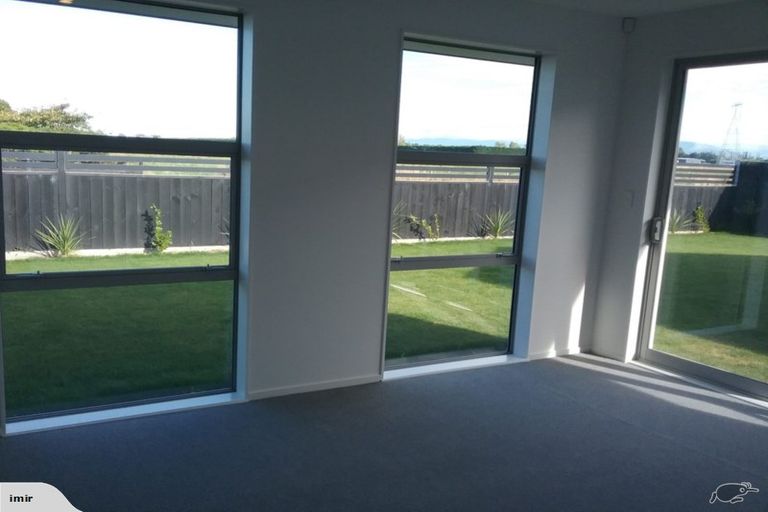 Photo of property in 37 Westpark Boulevard, Rangiora, 7400
