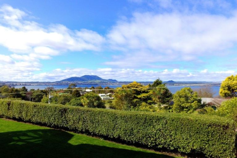 Photo of property in 2 Krissell Place, Acacia Bay, Taupo, 3330