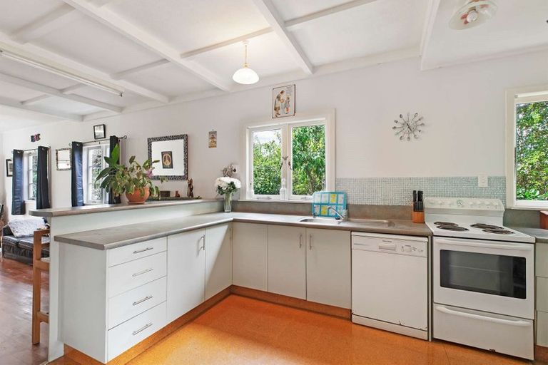 Photo of property in 6 Racecourse Road, Waiuku, 2123