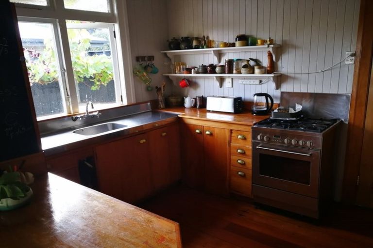 Photo of property in 12 Harvey Road, Bluff Hill, Napier, 4110