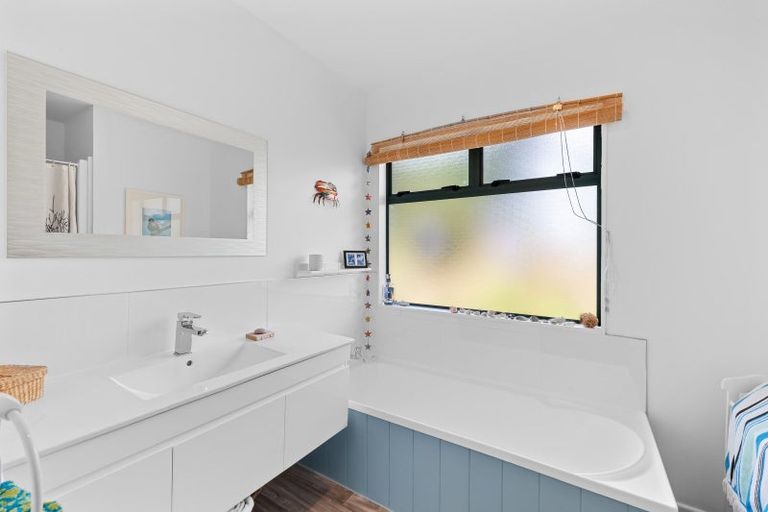 Photo of property in 12 Moir Point Road, Mangawhai Heads, Mangawhai, 0505