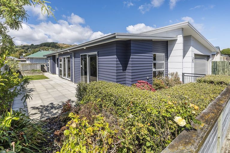 Photo of property in 9 Davies Street, Tawa, Wellington, 5028