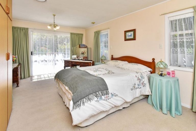 Photo of property in 10 Albertson Place, Manurewa, Auckland, 2102