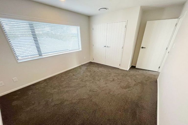 Photo of property in 21 Madden Avenue, Kumeu, 0810