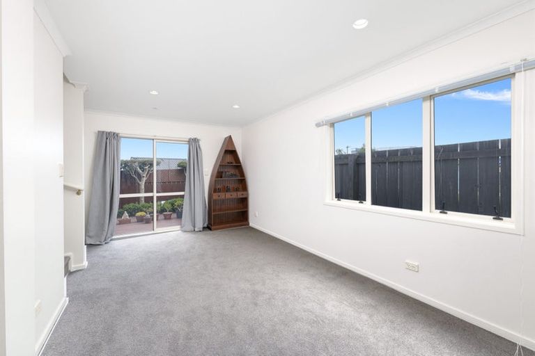 Photo of property in 1/51 Henderson Valley Road, Henderson, Auckland, 0612
