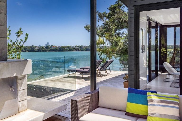 Photo of property in 10a First Avenue, Stanley Point, Auckland, 0624