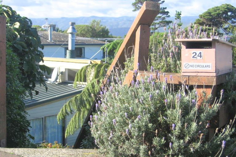 Photo of property in 24 Maungaraki Road, Korokoro, Lower Hutt, 5012