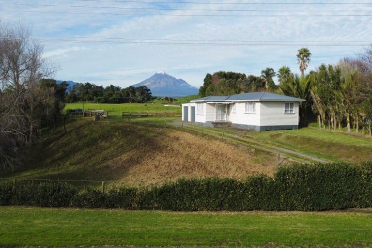 Photo of property in 6314 South Road, Pungarehu, Opunake, 4685