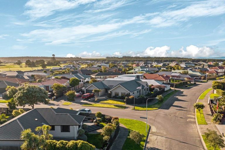 Photo of property in 45 Orlando Crescent, Waimairi Beach, Christchurch, 8083