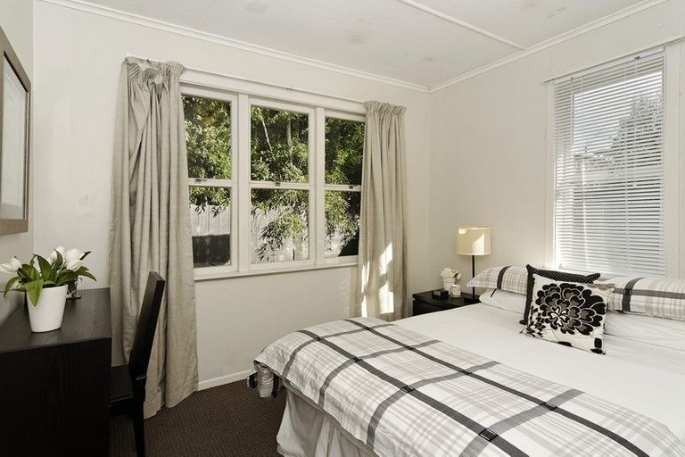 Photo of property in 17 Sheridan Drive, New Lynn, Auckland, 0600