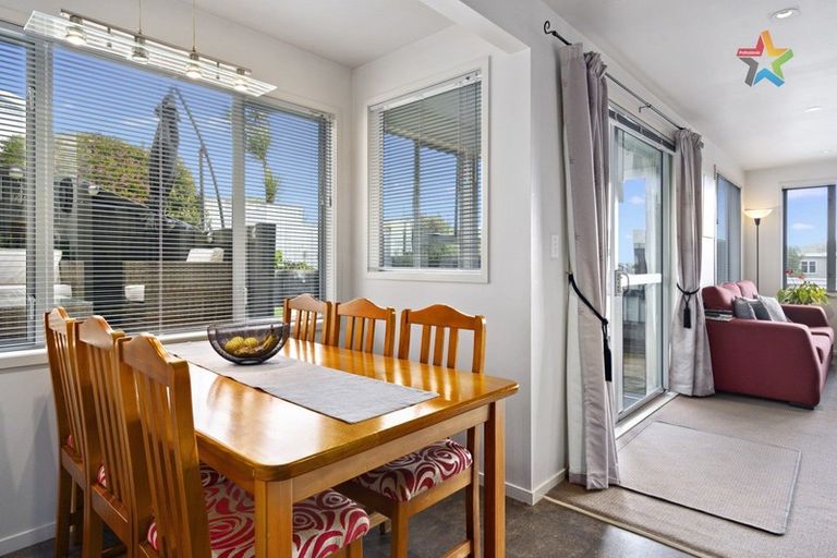 Photo of property in 10a Chapman Street, Newlands, Wellington, 6037