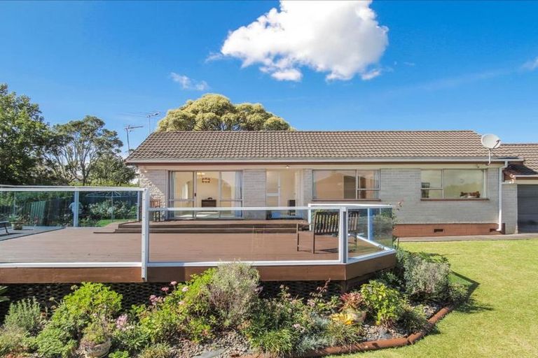 Photo of property in 2/3 Cezanne Place, New Lynn, Auckland, 0600