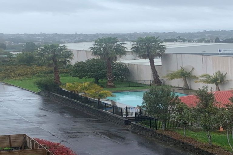 Photo of property in 1f/30 Westward Ho, Glen Eden, Auckland, 0602