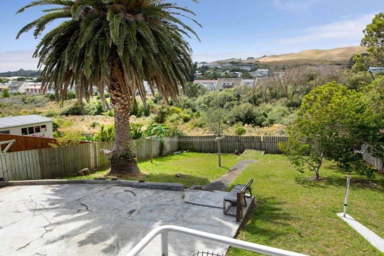 Photo of property in 124 Driver Crescent, Cannons Creek, Porirua, 5024