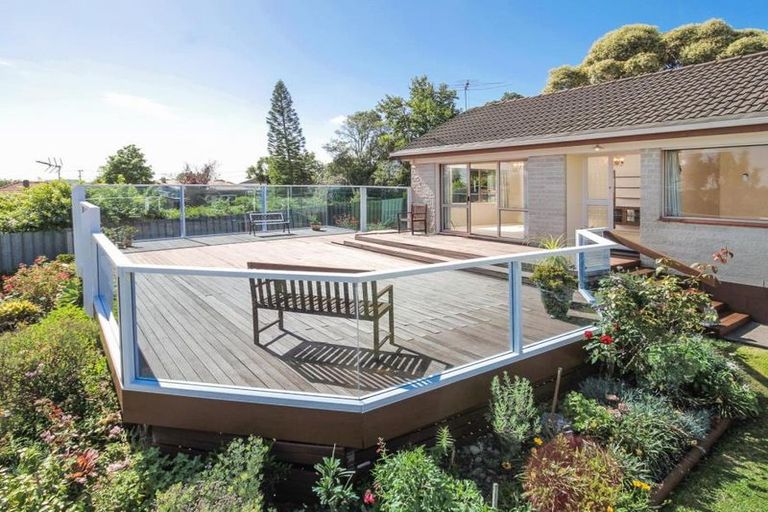 Photo of property in 2/3 Cezanne Place, New Lynn, Auckland, 0600