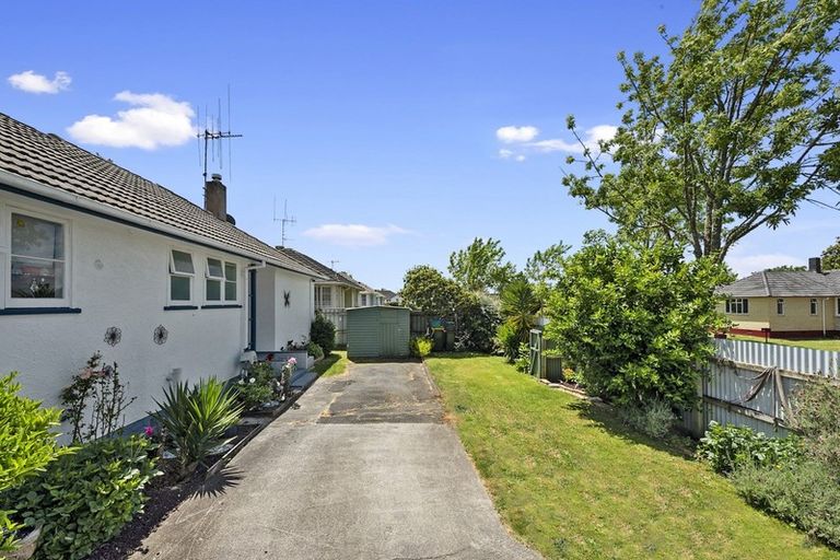 Photo of property in 51 Kenney Crescent, Fairfield, Hamilton, 3214