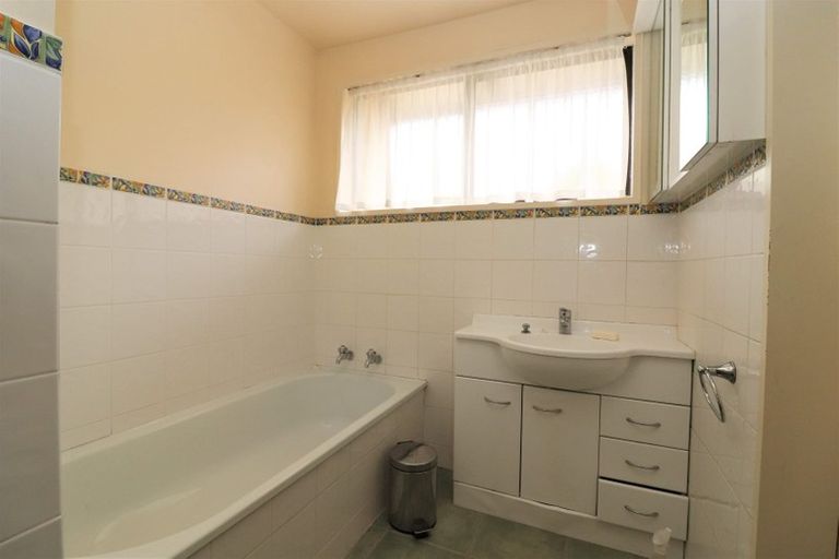 Photo of property in 7 Karnak Crescent, Russley, Christchurch, 8042