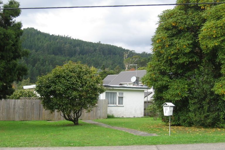 Photo of property in 11 Jocelyn Crescent, Pinehaven, Upper Hutt, 5019