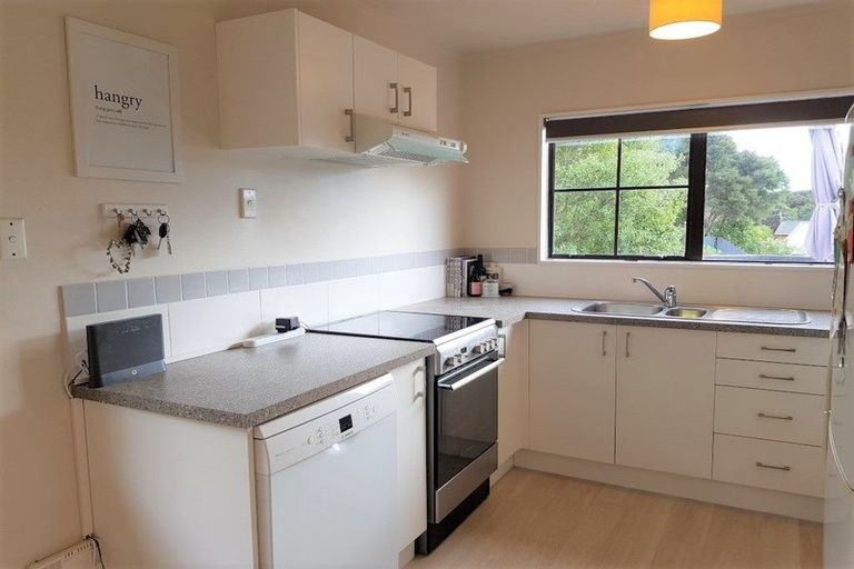 Photo of property in 64 Albatross Close, Whitby, Porirua, 5024