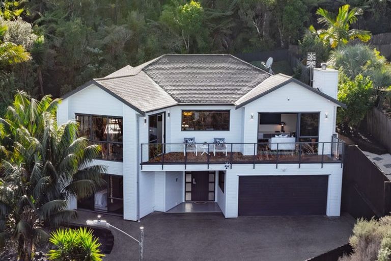 Photo of property in 24 Schopolo Place, Schnapper Rock, Auckland, 0632
