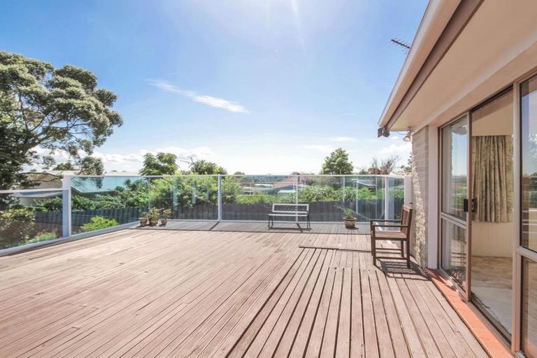 Photo of property in 2/3 Cezanne Place, New Lynn, Auckland, 0600
