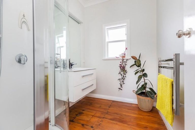 Photo of property in 62 Oxford Street, Tawa, Wellington, 5028