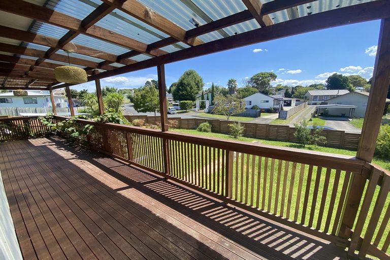 Photo of property in 34 Claverdon Drive, Massey, Auckland, 0614