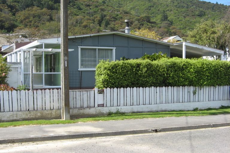 Photo of property in 71a Hampden Street, Picton, 7220