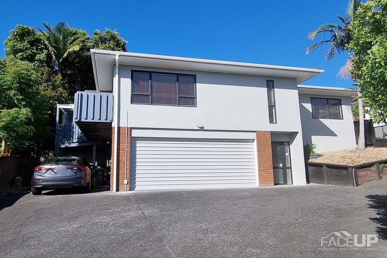 Photo of property in 1/8 Sailfish Drive, West Harbour, Auckland, 0618